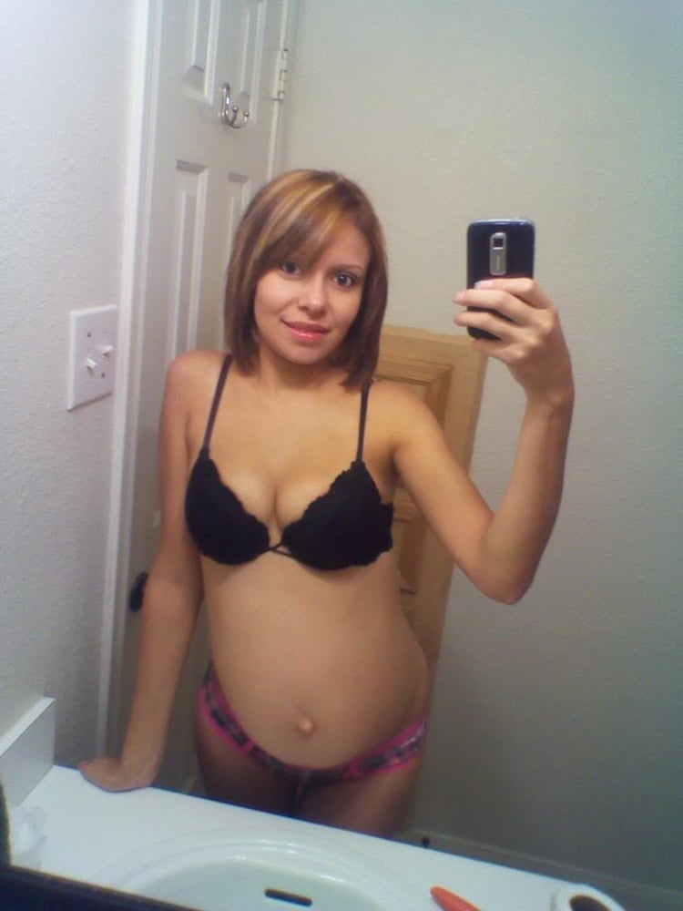 Karta Pregnant and Exposed- 39 Photos 