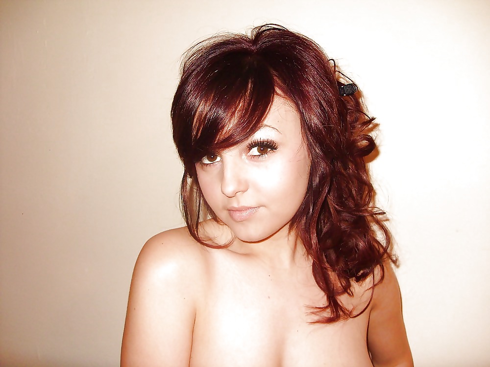 brunette teen exposing her nice tits! porn gallery