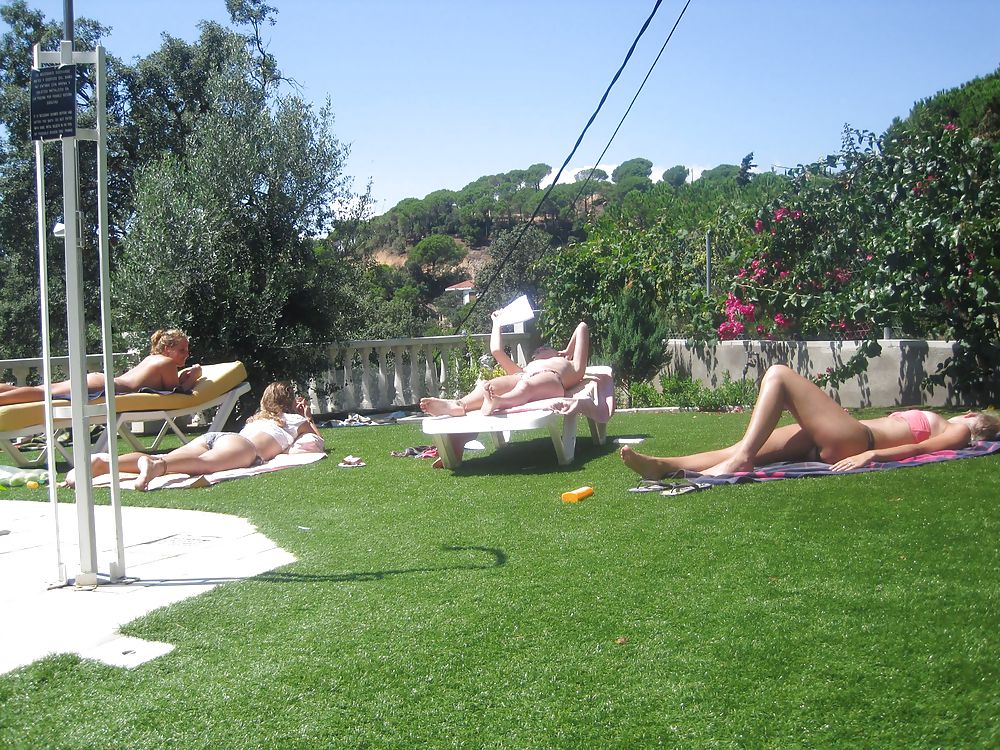 Teengirls in the pool porn gallery