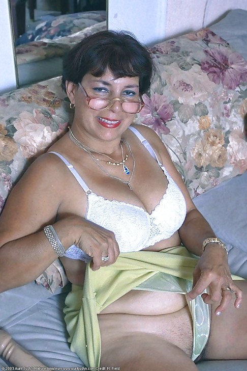 Matures and grannies 84. porn gallery