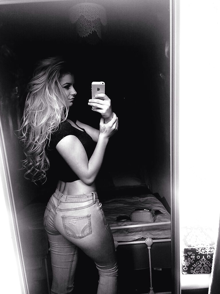 Uk bimbo Ellie porn gallery