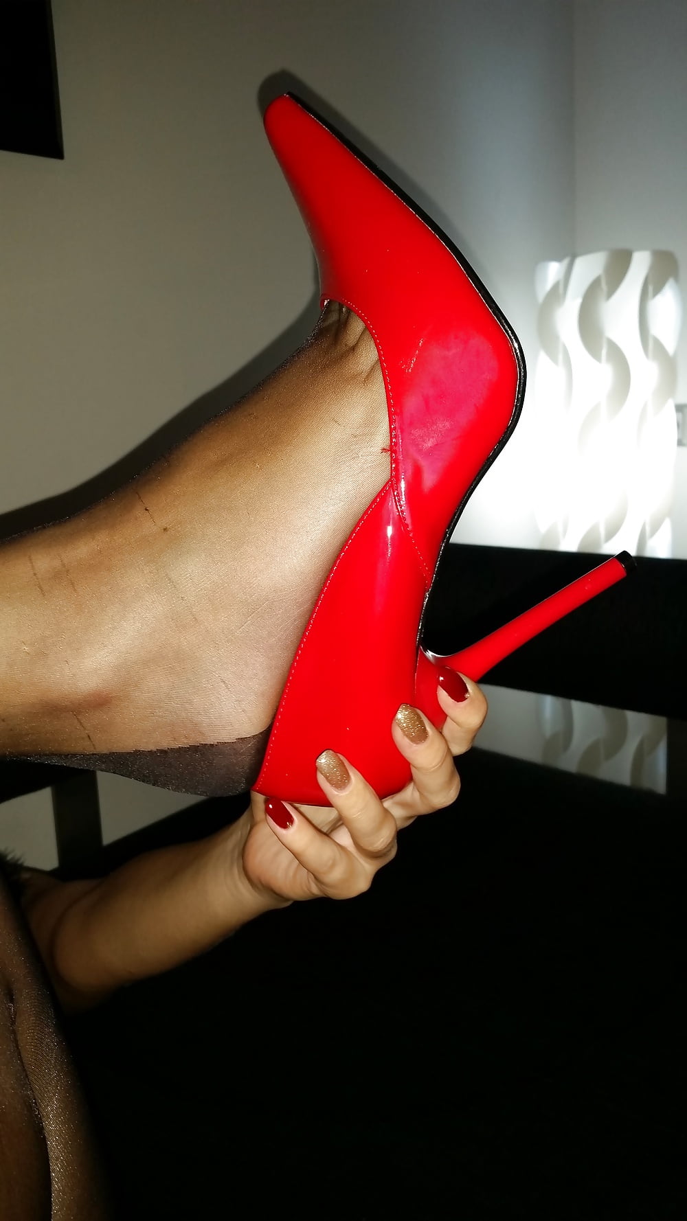 My sexy girlfriend, red high heels and ff stockings porn gallery