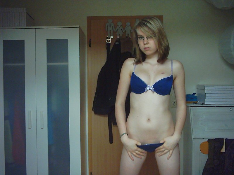 18yo student strips porn gallery