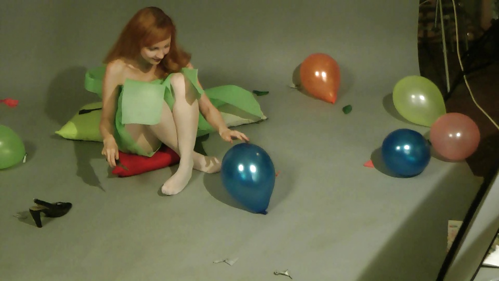 Lisa popping balloons porn gallery