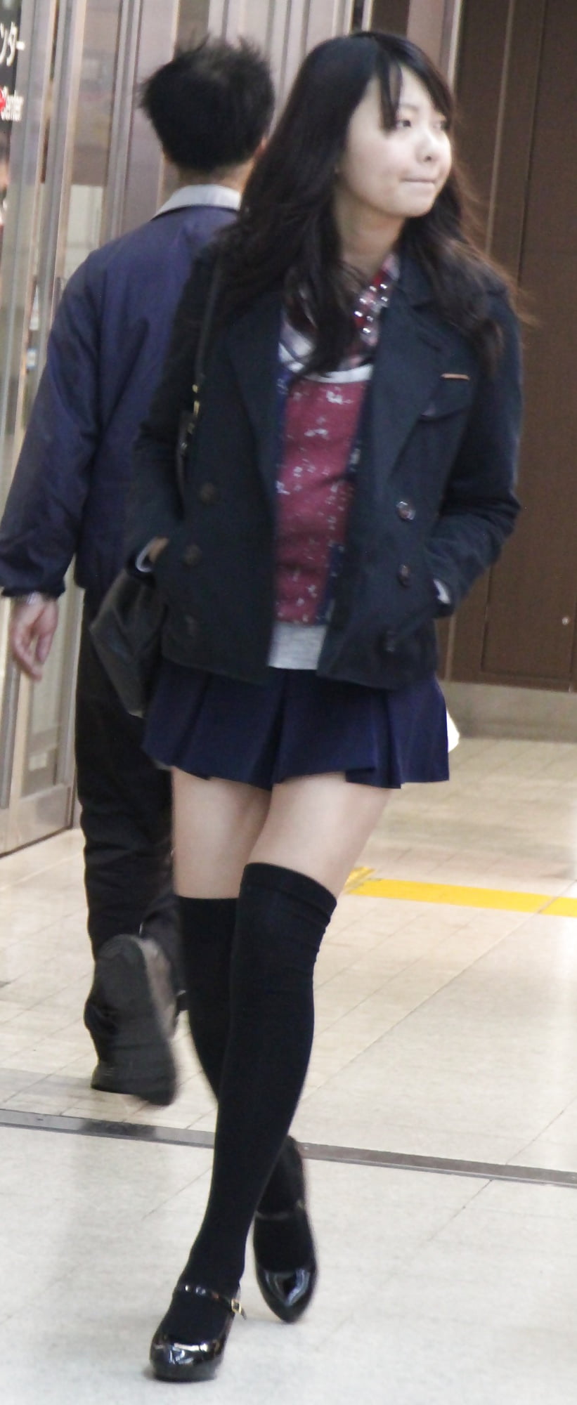 Japanese teen with xtra-miniskirt and high socks porn gallery