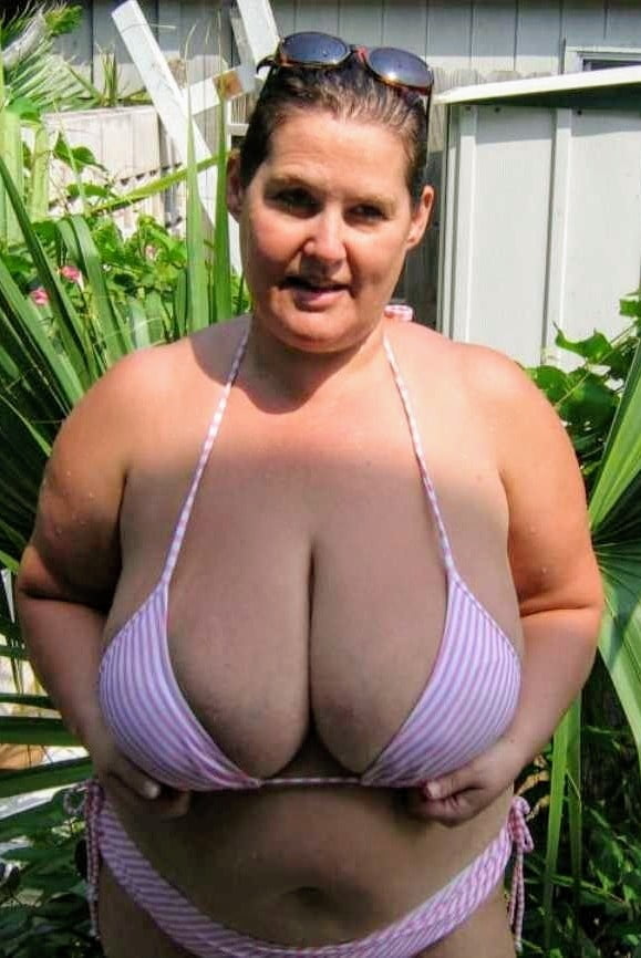 Big Tits MILF Melanie - 32 Photos 