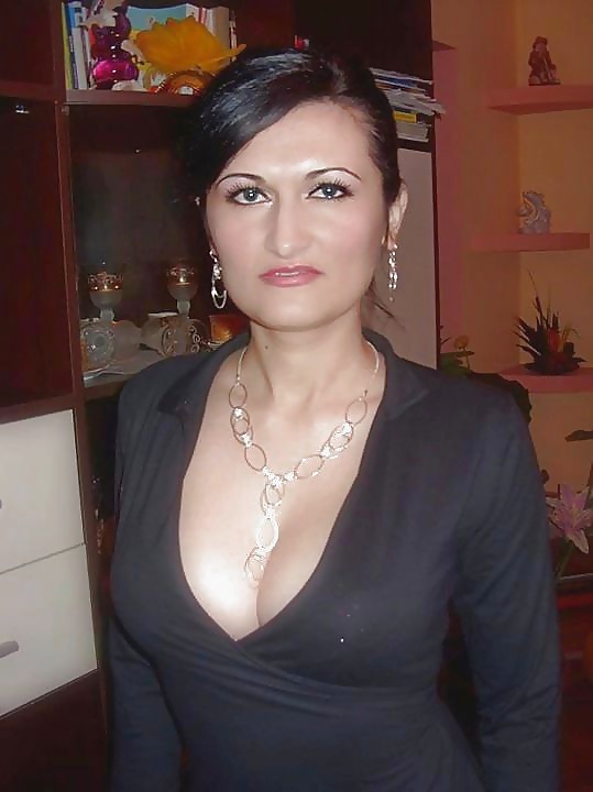 TITS & NIPS TEASE - Deep cleavages, see-throughs, pokies 1 porn gallery