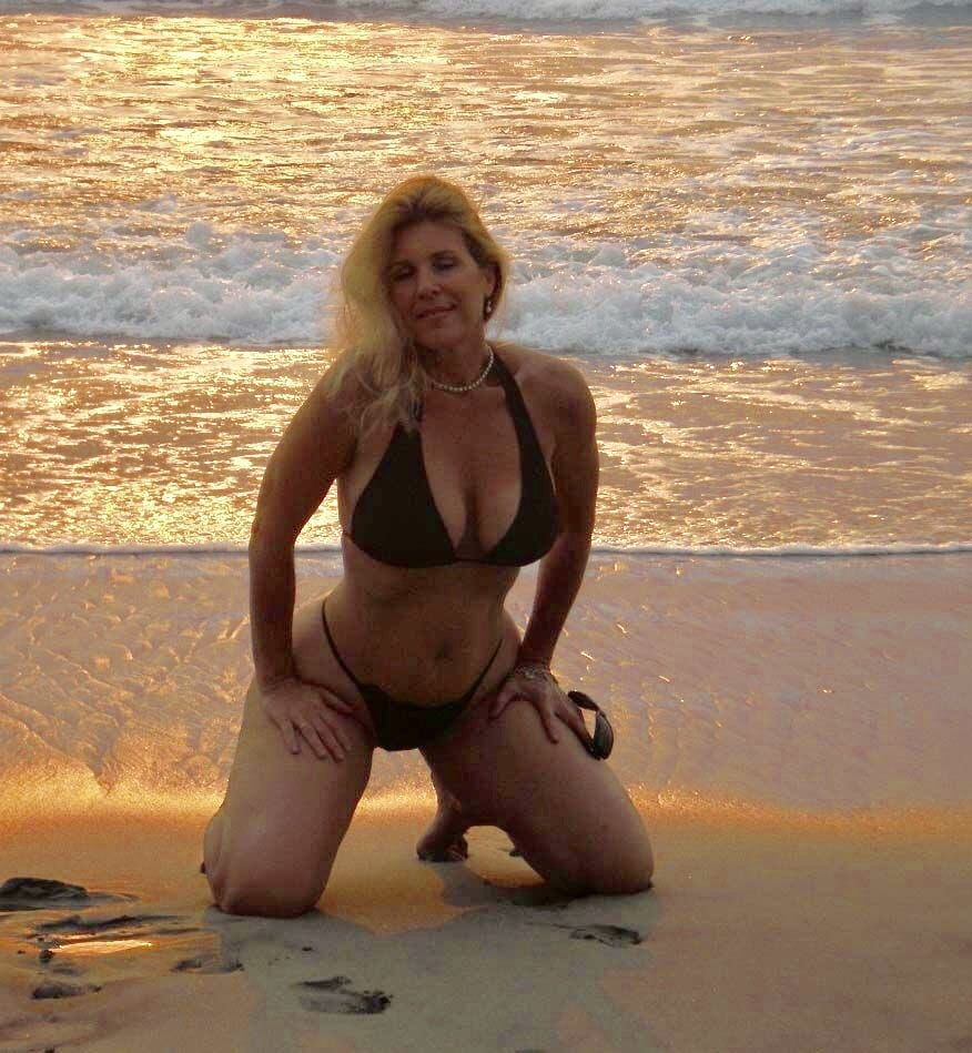 Big Tits On Beautiful And Curvy Italian MILF porn gallery