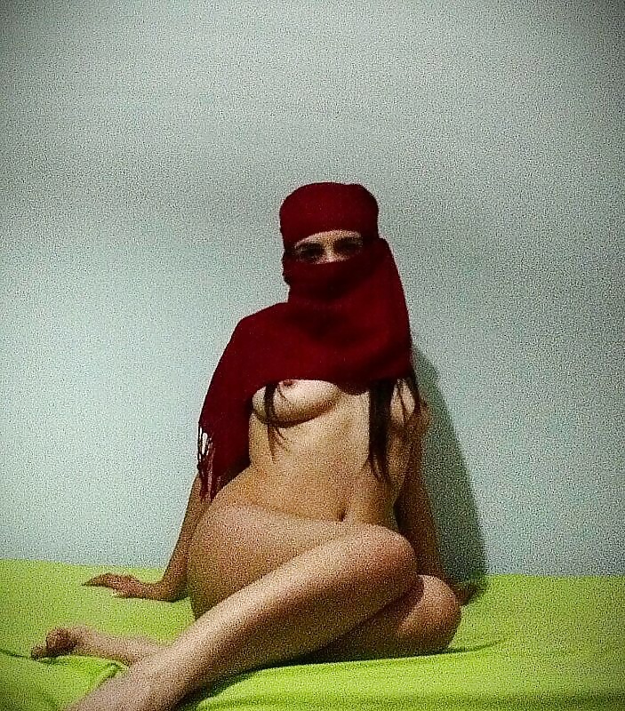 Turkish Slut Chigdem porn gallery