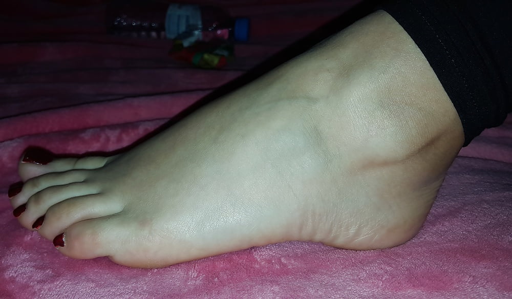 Lena's sexy (size 40) feet porn gallery