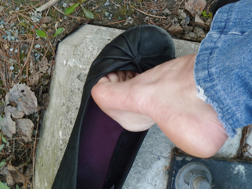 outdoor feet porn gallery