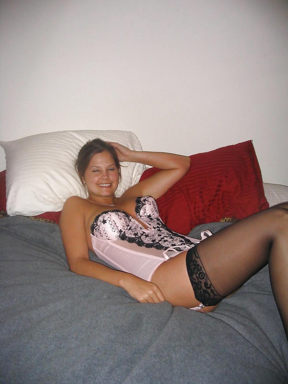 Sexy Amateur girls and woman wearing stockings porn gallery