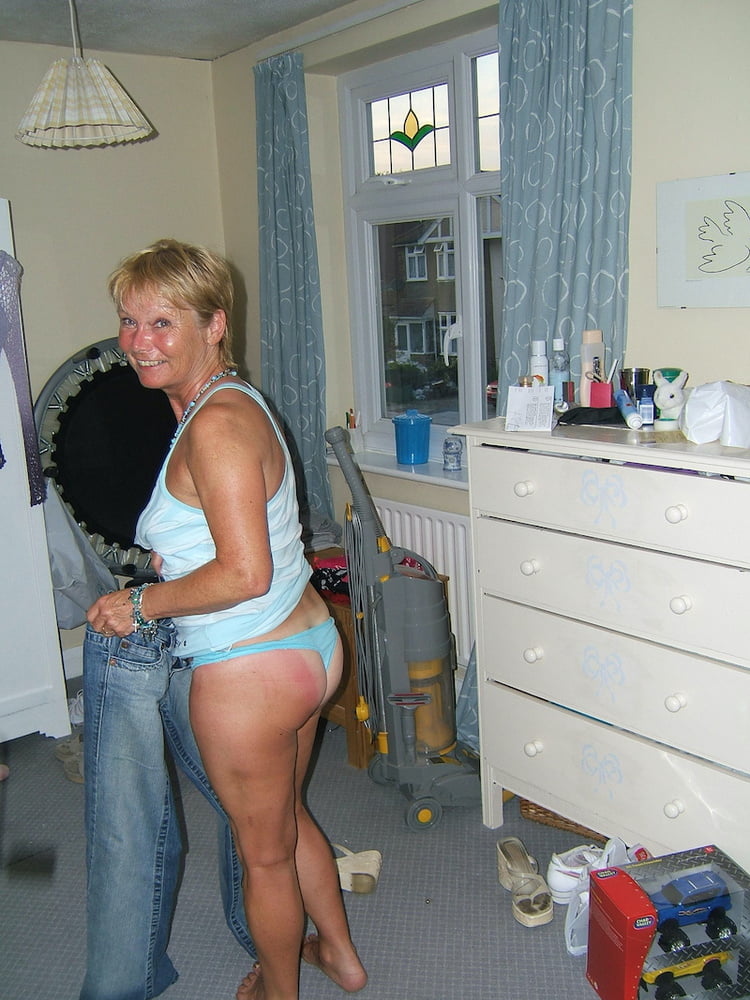 13. Mature UK wife exposed by hubby - 202 Photos 