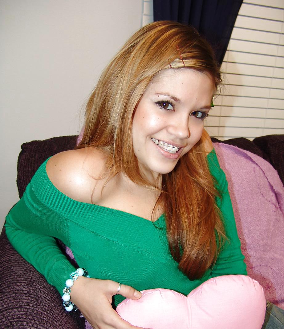 Horny Topanga - In her green sweater porn gallery