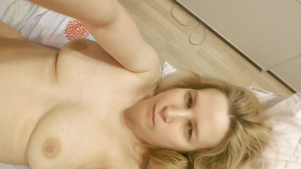 Tania Russian Blonde MILF bedtime Tease porn gallery