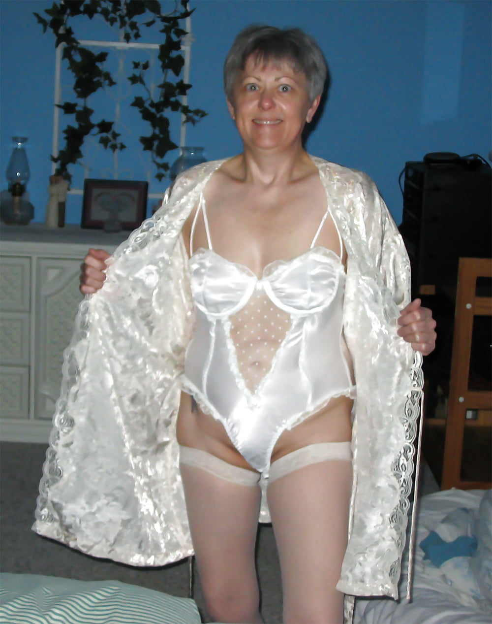 Sexy Random Wives 96 porn gallery