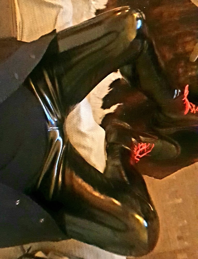 Me in thick superstretchy tight PVC leggings & Dr. Martens - 10 Photos 