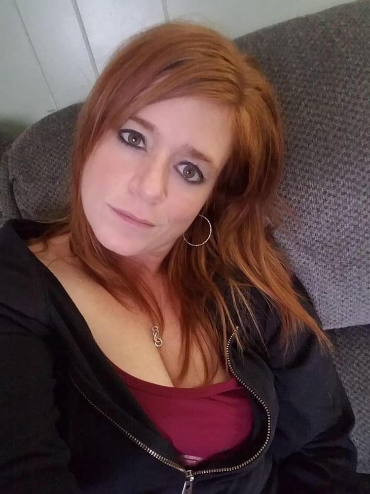 Very sexy redhead mom- 35 Photos 