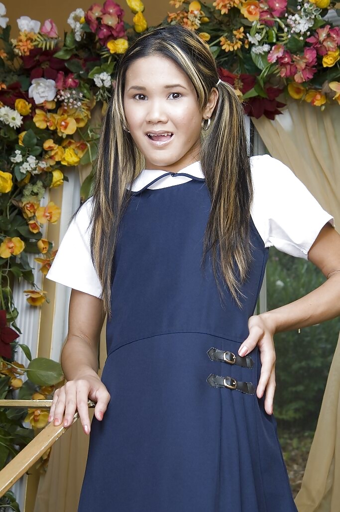 Pretty Asian 82 porn gallery