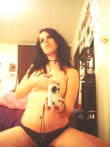 MIXED GOTH AND EMO TEENS porn gallery