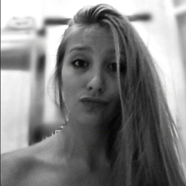 Alienor & Her Friends porn gallery