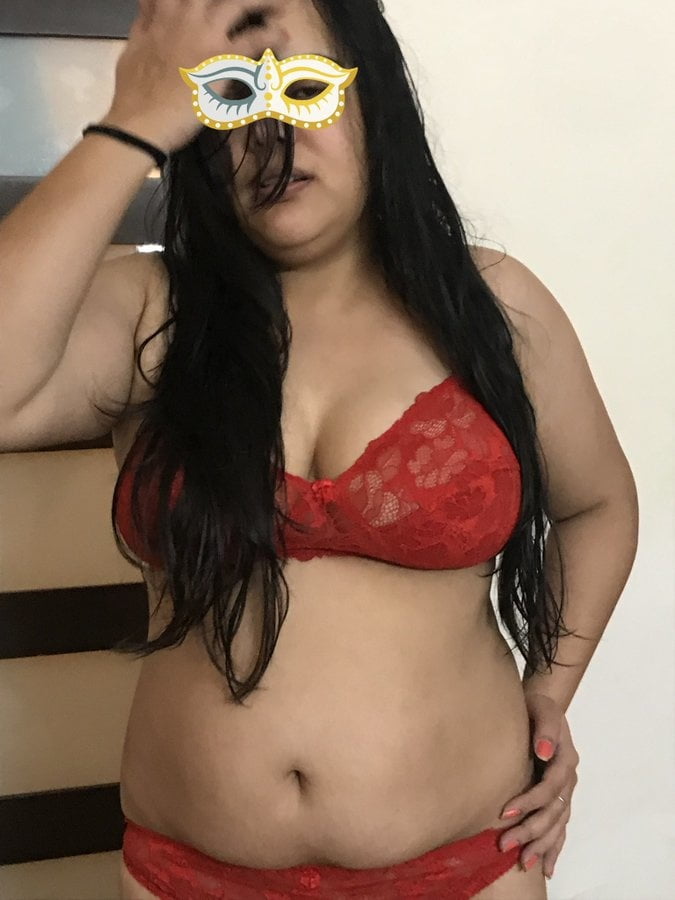 Fat Indian Desi Slut Simran - 32 Photos 