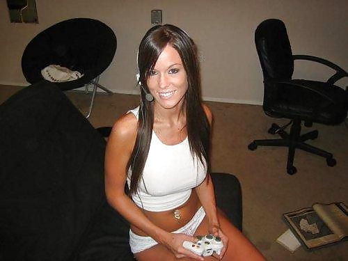 Hot Little Amateur Brunette Girl With A Nice ASS porn gallery