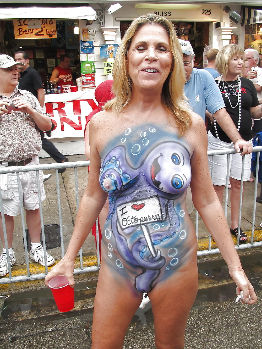 Bodypainting mature women