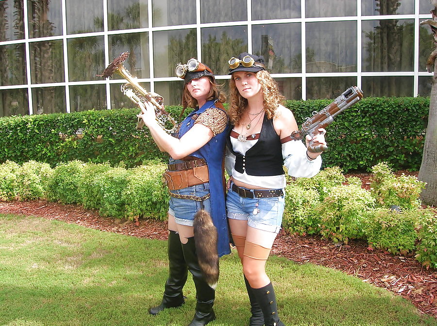 STEAMPUNK CHICKS From DRAGONCON porn gallery