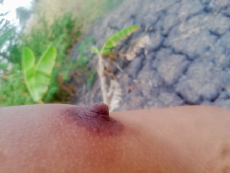 mis ricos pezones de macho deliciosas tetillas            