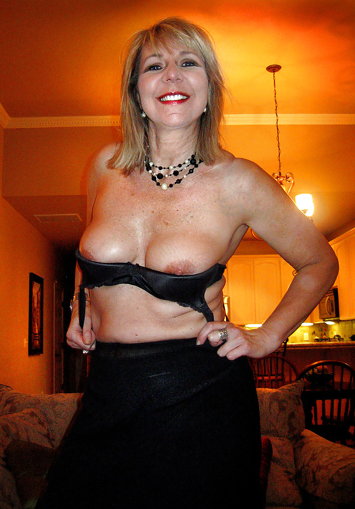 Sexy Mature Milf Diane 3 porn gallery