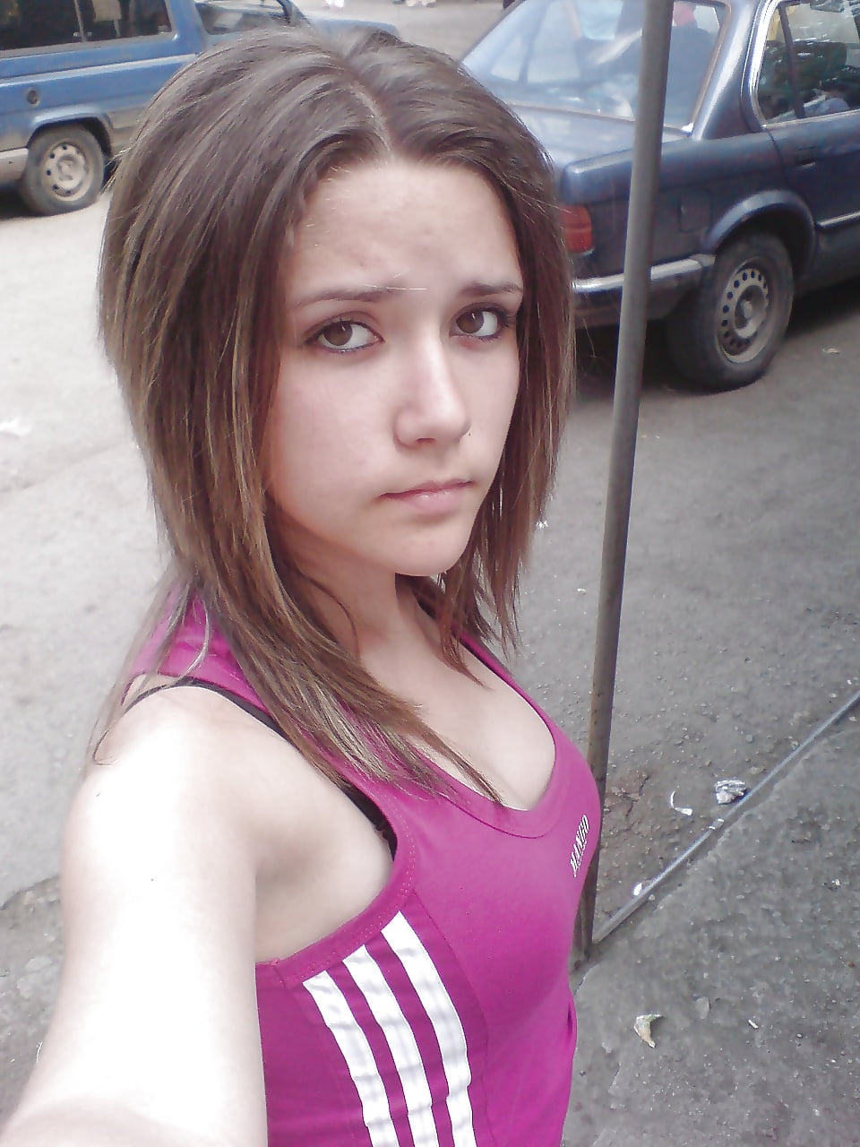 Hot chicks in tank tops porn gallery