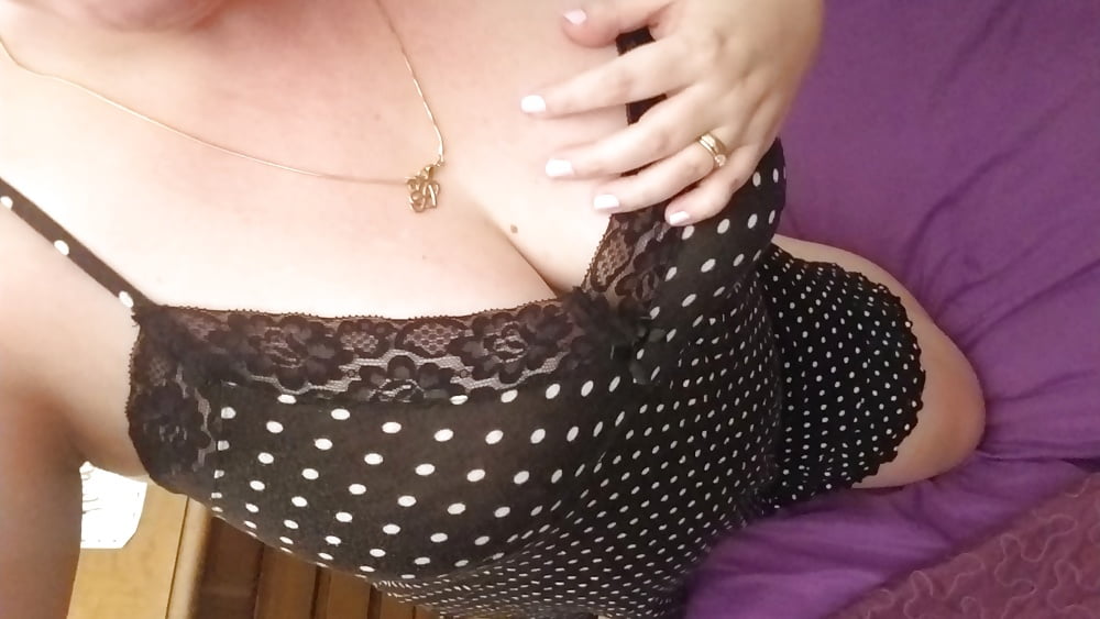A Little Fun & Play While The Boys Are Away...milf Housewife