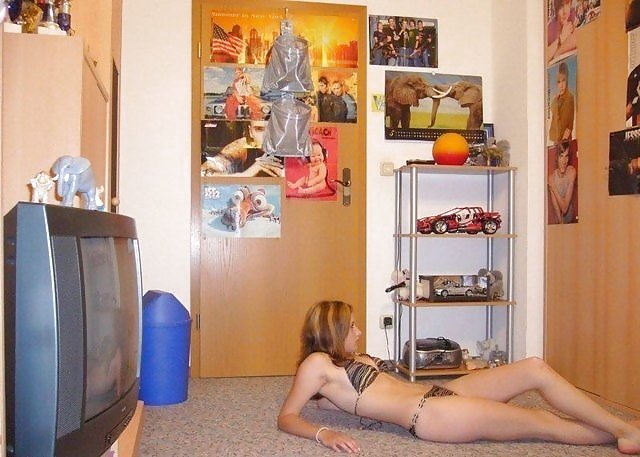 Teens alone in a Room porn gallery