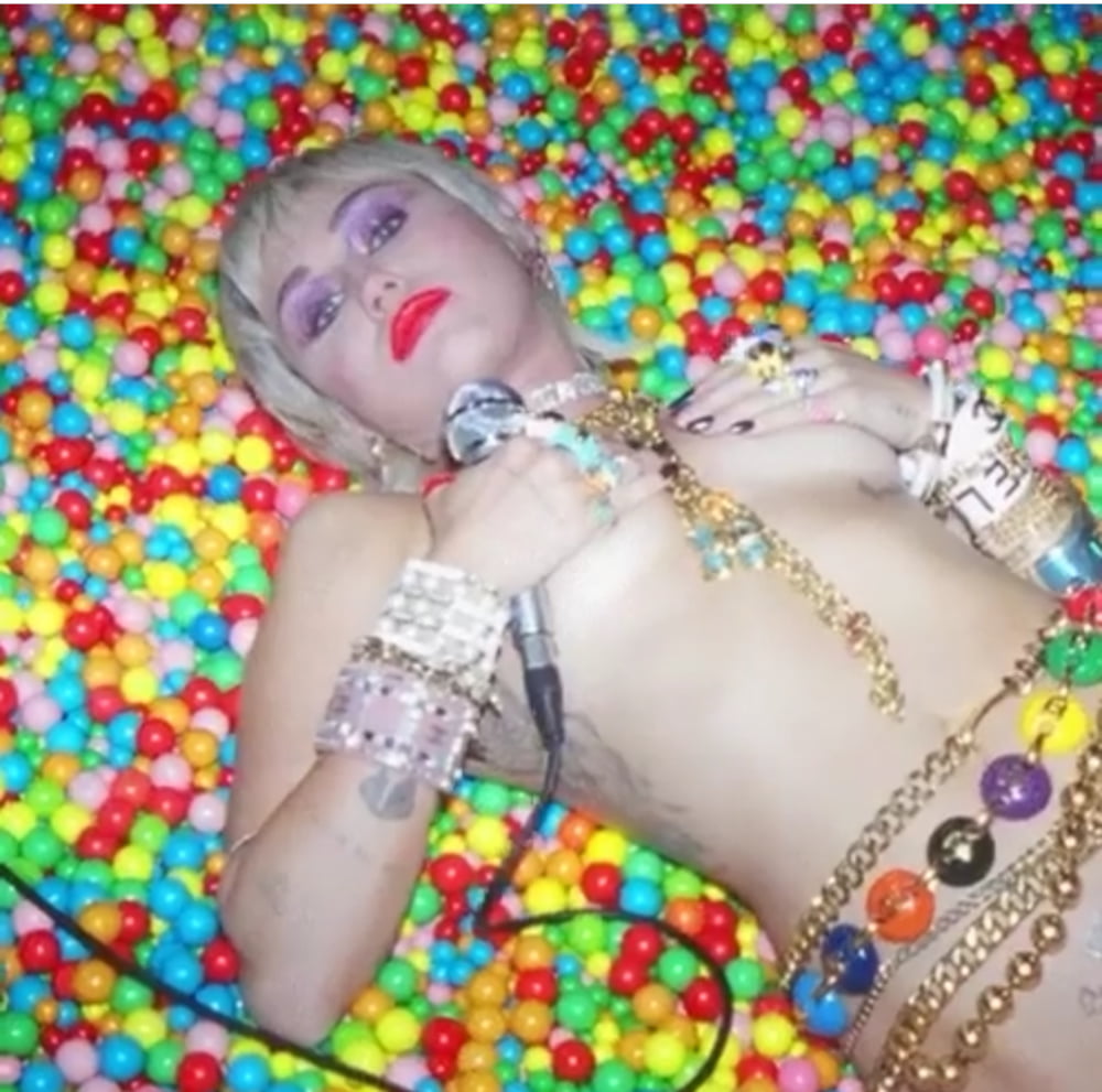 Watch Miley midnight sky - 4 Pics at xHamster.com! 