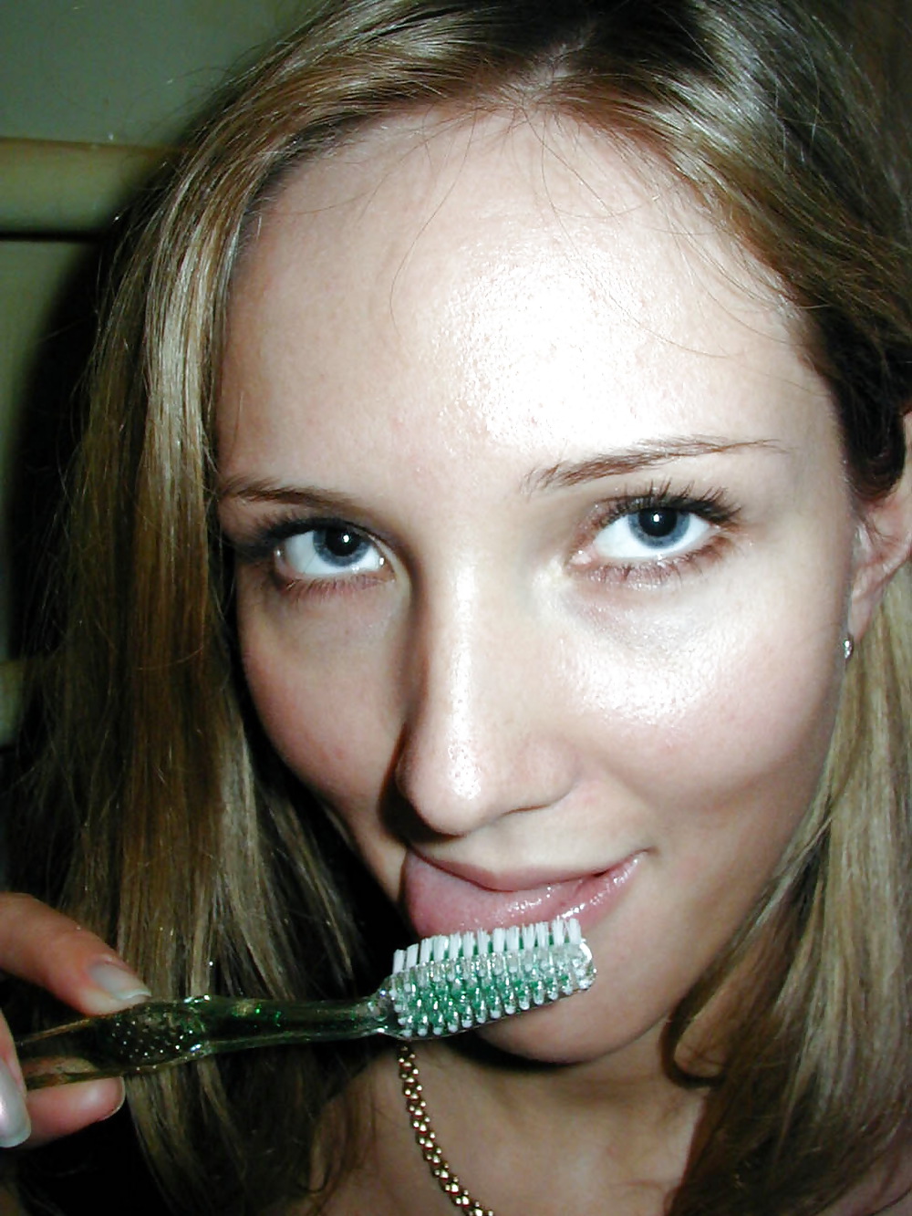 Brushing her pussy porn gallery