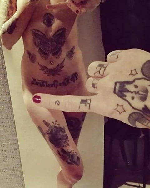 One Finger Sluts Selfie Mix porn gallery