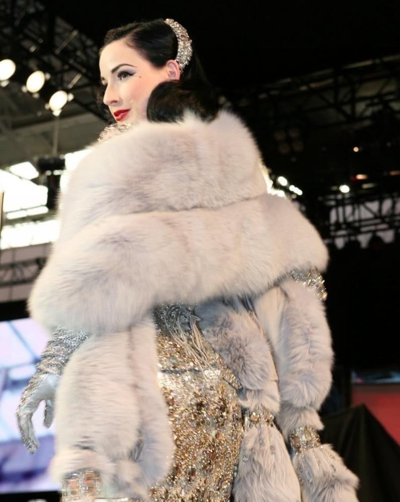 Dita Von Teese Glamour And Fetish Doll 35 Pics Xhamster