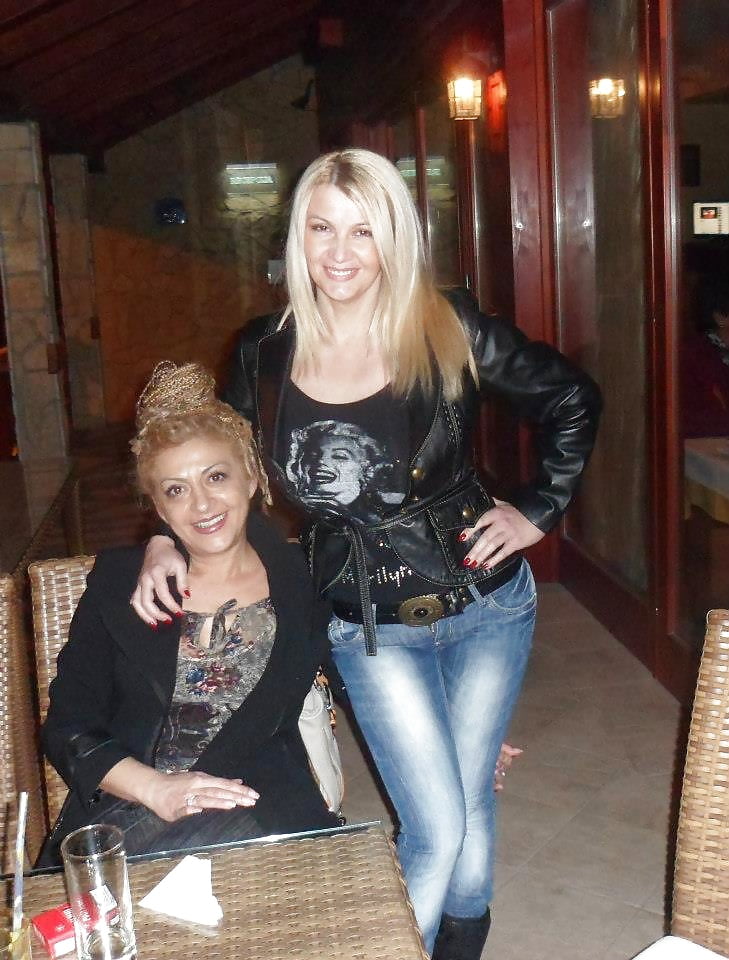 Hot facebook MILF porn gallery