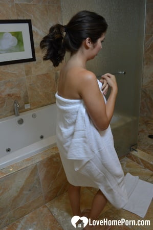 shower teasing performed by a hot babe         