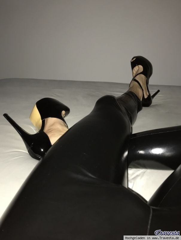 See and Save As latex and heels porn pict - 4crot.com
