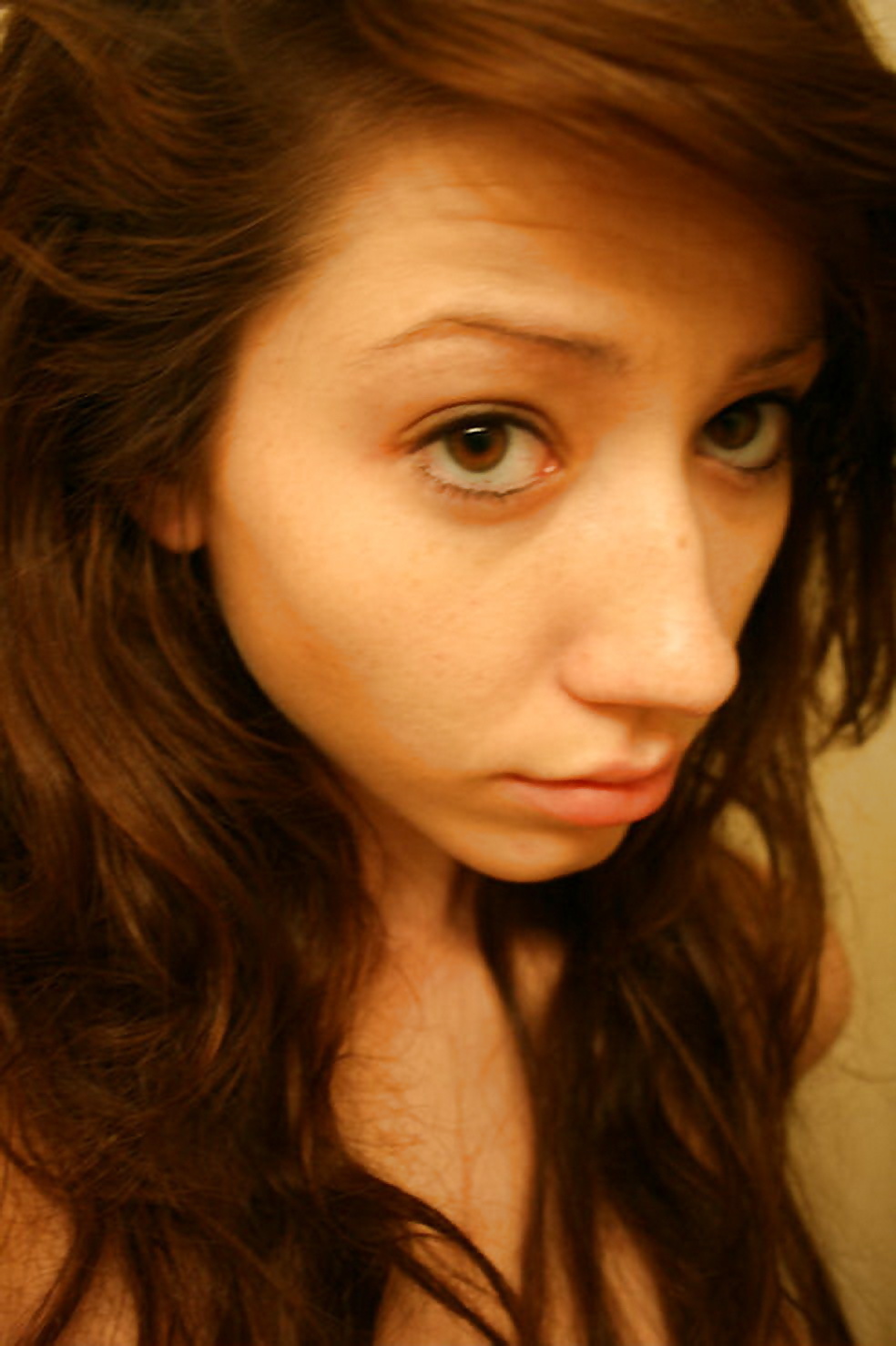 Ina 18y zeigt sich selber porn gallery