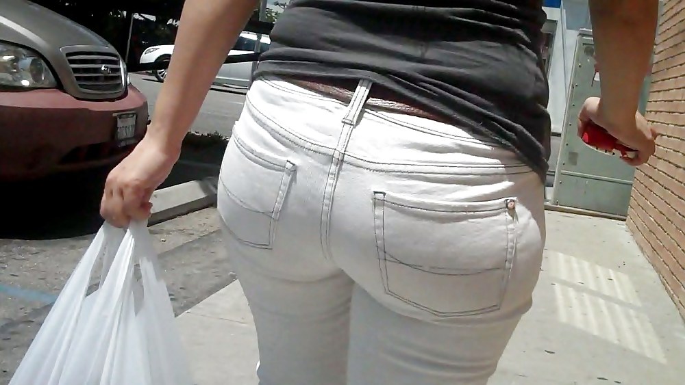I saw her nice big butt & ass in jeans today porn gallery