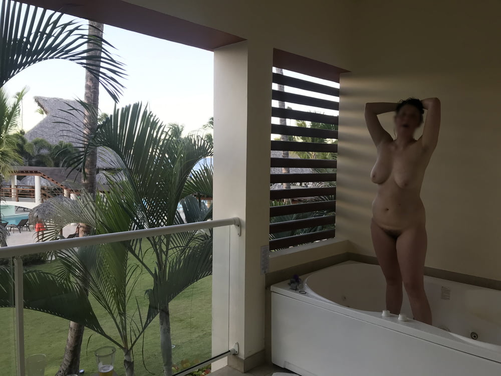 Alina Nude On The Balcony