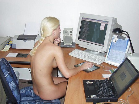 Nudist Pictures I love 18 .... in front of her Computer