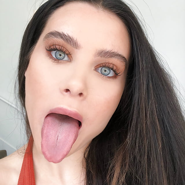 Girls Suck Tongue