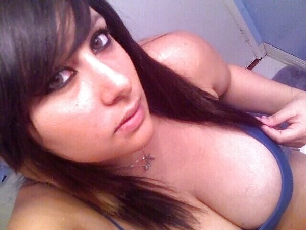 Busty girl photographed herself. porn gallery