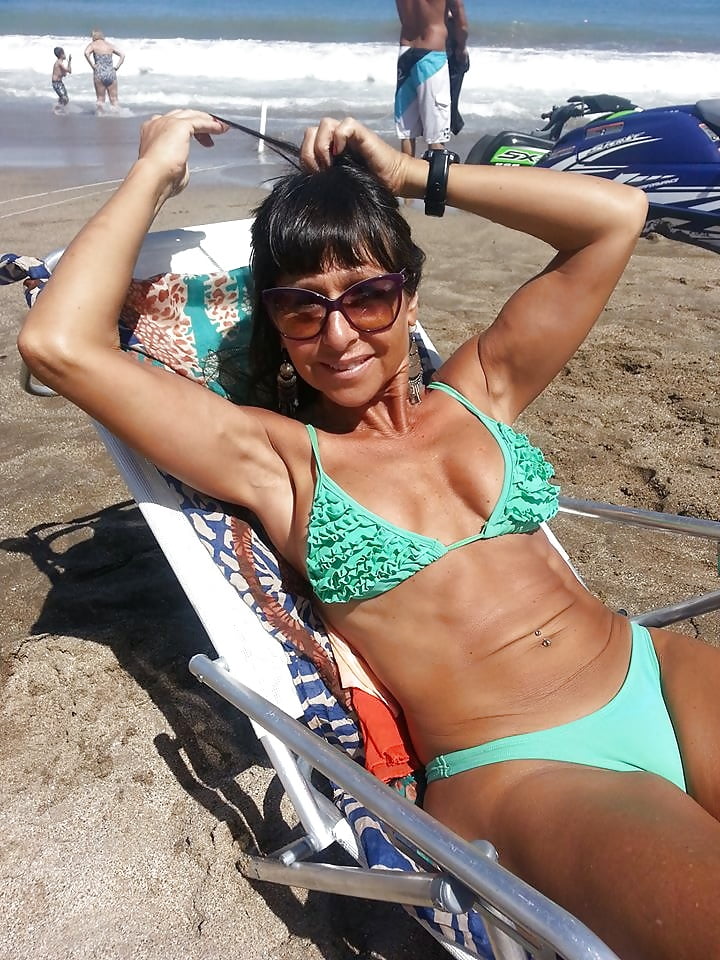 Nice Bikini Milfs&Teens porn gallery