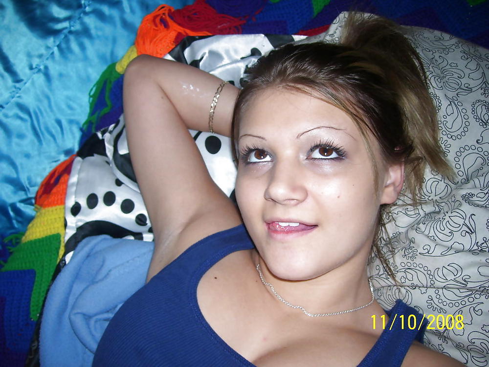 AMATEUR JULIA SHOWING OFF porn gallery