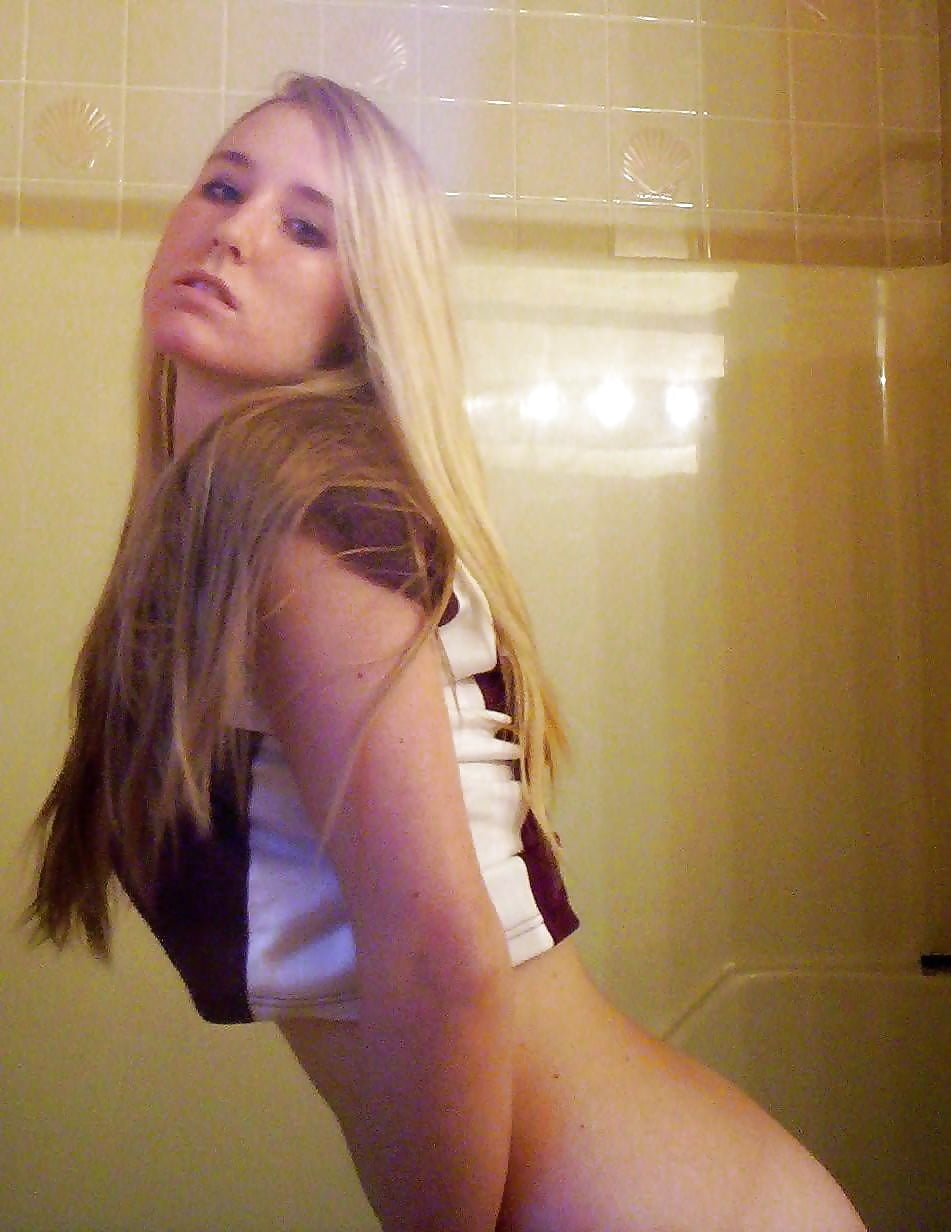 Un named Blonde Slut porn gallery